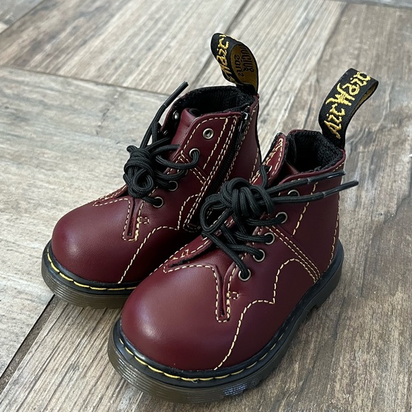 Dr. Martens Other - Dr Martens infant Bennie shoes size 4